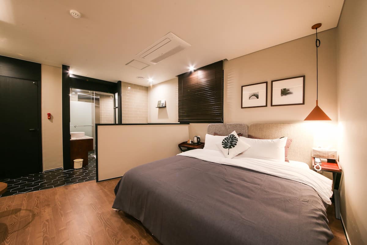 C. Premium Massage Room - Fri/Sat Check-in Time: 8PM | Premium bedding, down comforters, desk, soundproofing