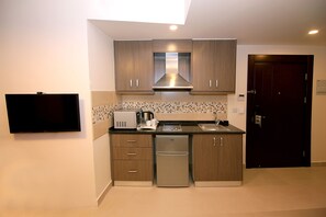 Standard Studio | Private kitchen - Viola Hotel Suites (Amman)