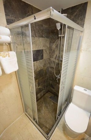 Shower, free toiletries, hair dryer, slippers - Arslanlar Konağı Hotel (Bursa)