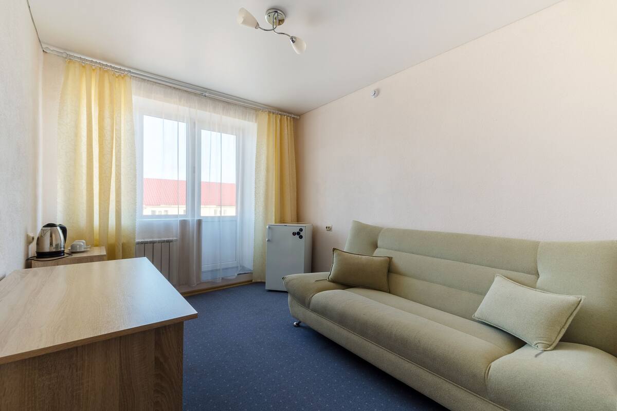 Deluxe Room | In-room safe, iron/ironing board, rollaway beds, free WiFi