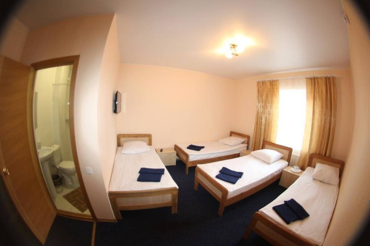 Quadruple Room | In-room safe, iron/ironing board, rollaway beds, free WiFi