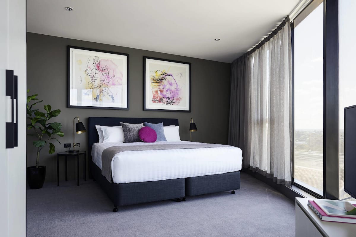 Chen Queen | Minibar, in-room safe, desk, blackout drapes