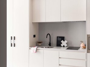 Minibar, in-room safe, desk, blackout drapes - The Chen Melbourne - Art Series (Box Hill)