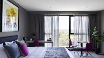 Chambre Deluxe, 1 très grand lit (Chen) | Minibar, coffres-forts dans les chambres, bureau, rideaux occultants