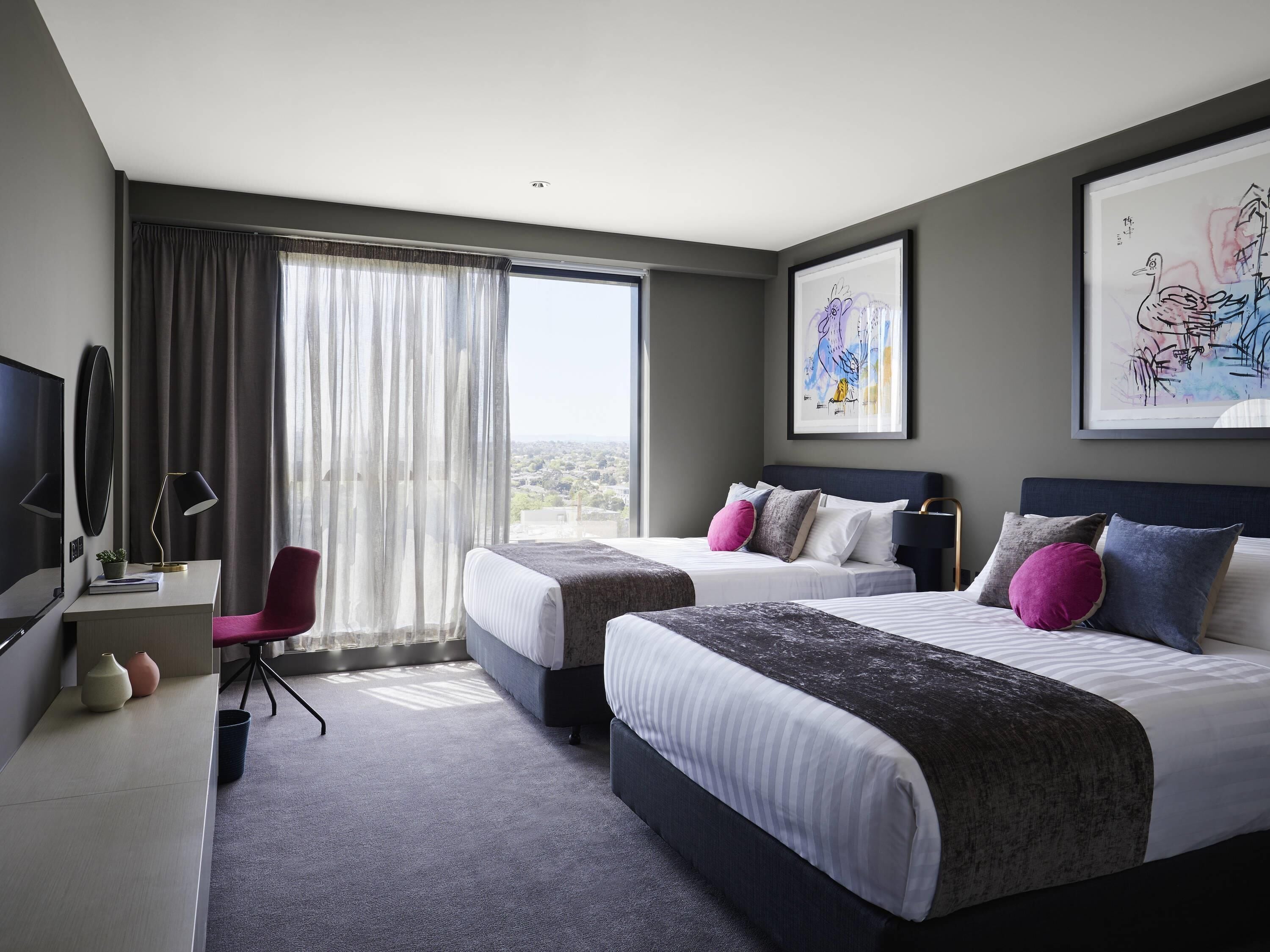 Quarto duplo, 2 camas Queen (Chen) | Frigobar, cofres nos quartos, escrivaninha, cortinas blackout