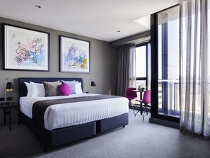 Minibar, in-room safe, desk, blackout curtains - The Chen Melbourne - Art Series (Box Hill)