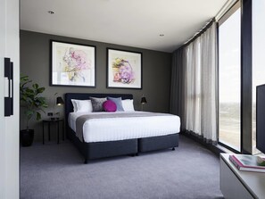 Chen Queen | Minibar, in-room safe, desk, blackout drapes - The Chen Melbourne - Art Series (Box Hill)