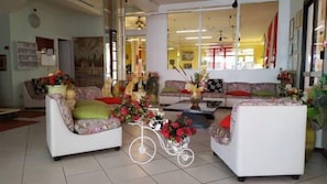 Coin salon dans le hall