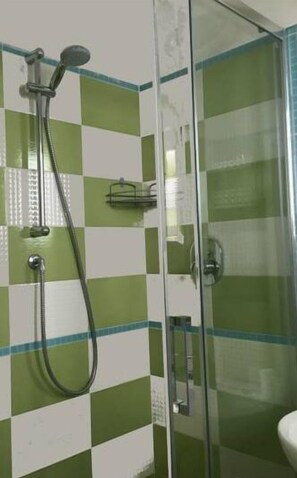Dusche im Bad