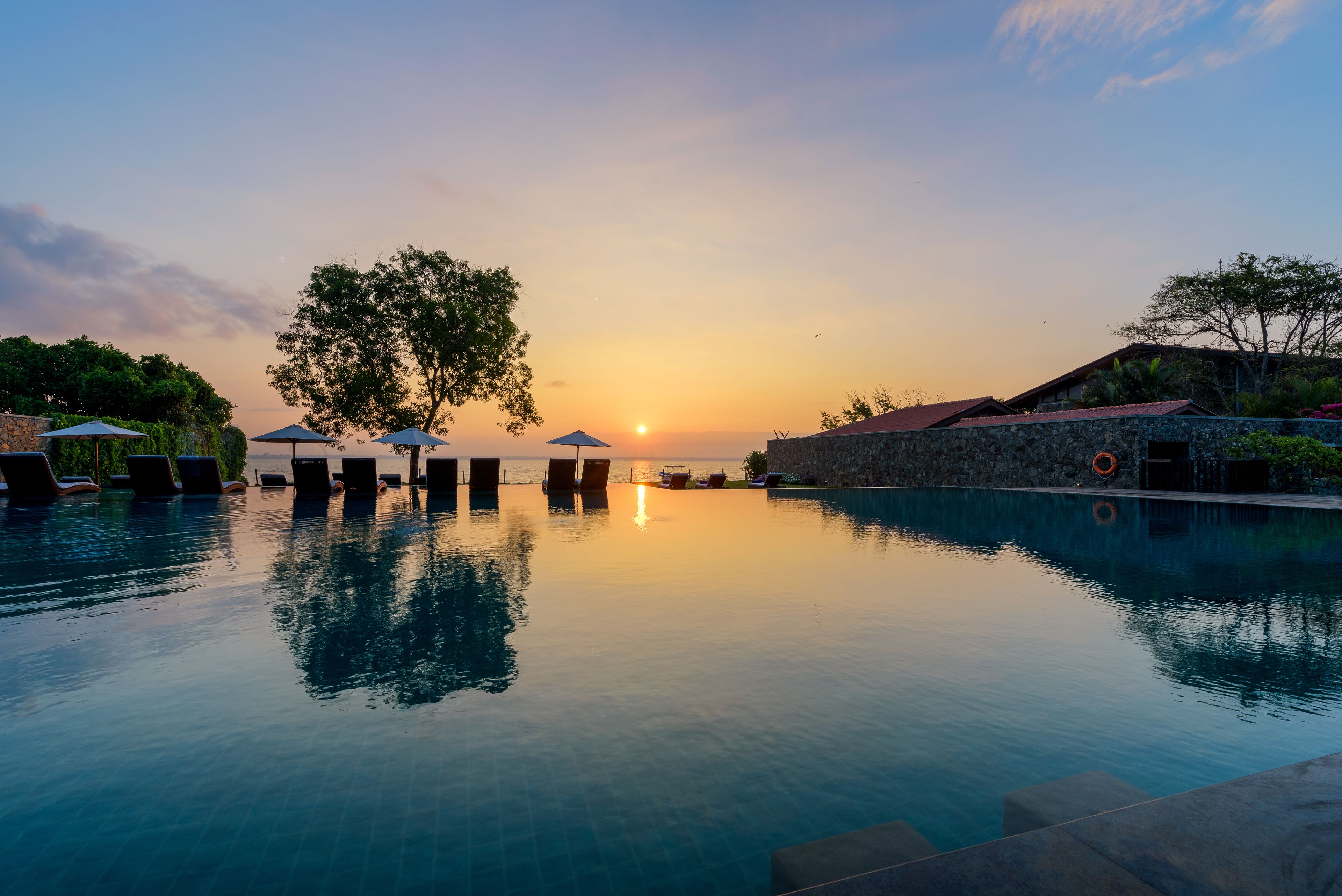 2 piscinas externas, guarda-sóis, espreguiçadeiras