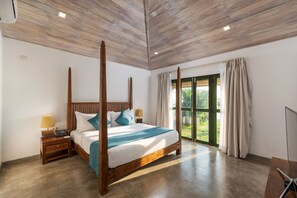 Premier Suite | Egyptian cotton sheets, premium bedding, minibar, in-room safe -  Regenta Arie Lagoon Negombo (Negombo)