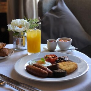 Daily buffet breakfast for a fee - Iveagh Garden Hotel (Dublin)
