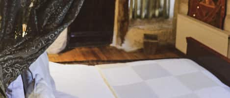 Habitació doble estàndard | Caixa forta a l'habitació, escriptori i planxa i posts de planxar