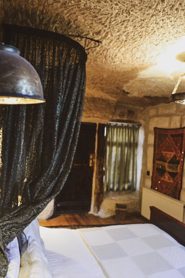 Standard Double Room | In-room safe, desk, iron/ironing board, free WiFi - Emily Cave House (Nevsehir)