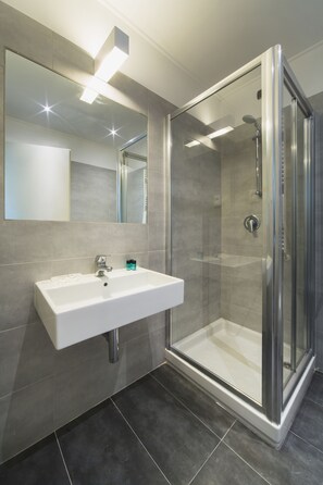 Chambre Deluxe Double ou avec lits jumeaux, balcon | Salle de bain