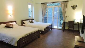 Minibar, desk, free WiFi, bed sheets