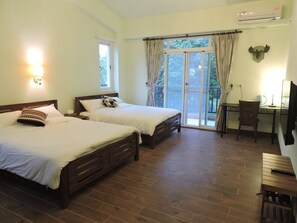 Minibar, escritorio, wifi gratis y ropa de cama