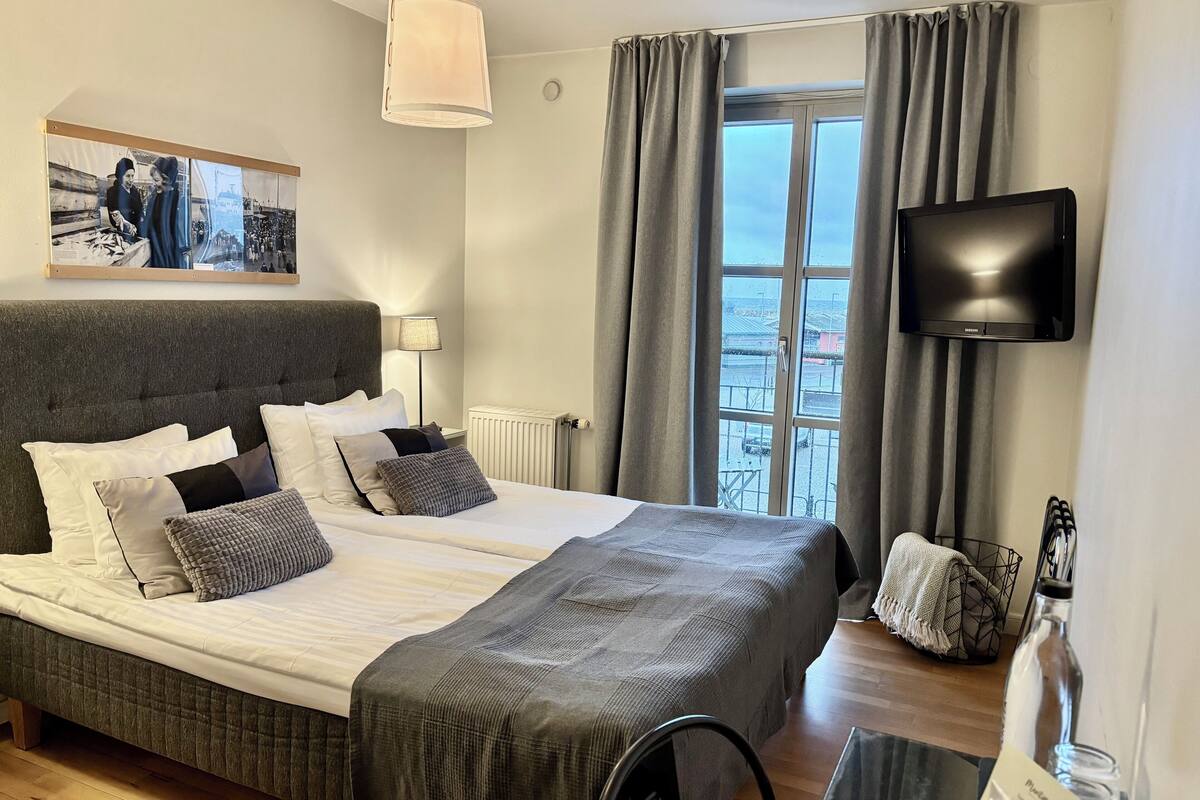 standard double room, balcony, ocean view | individually decorated, individually furnished, laptop workspace