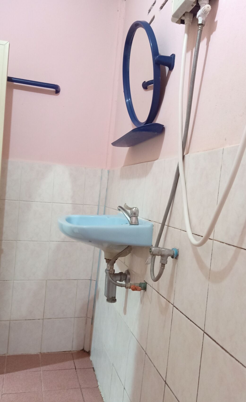 Standard Private Bathroom | Bathroom | Shower, free toiletries, towels