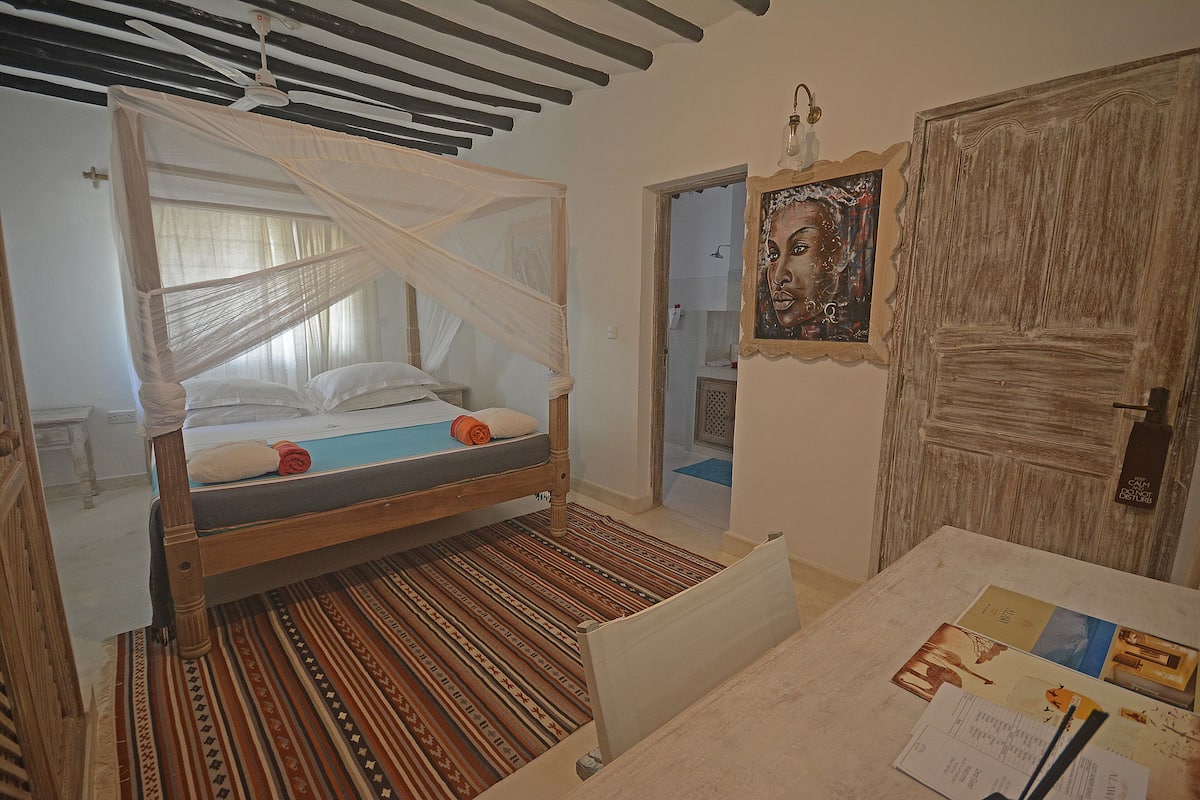Quarto standard | Roupas de cama premium, frigobar, cofres nos quartos, escrivaninha