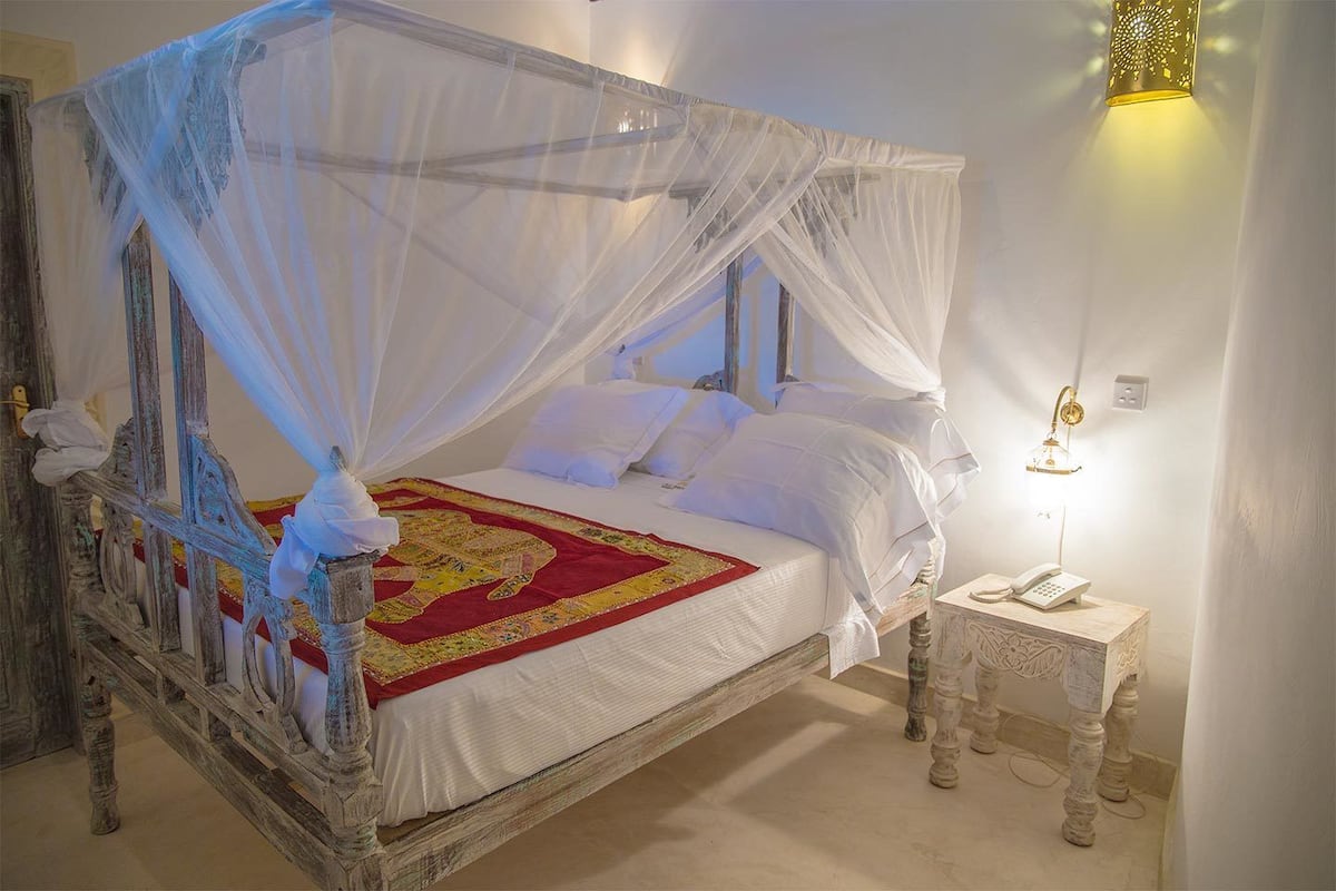 Quarto casal exclusivo, 1 cama Queen, vista para o oceano | Roupas de cama premium, frigobar, cofres nos quartos, escrivaninha