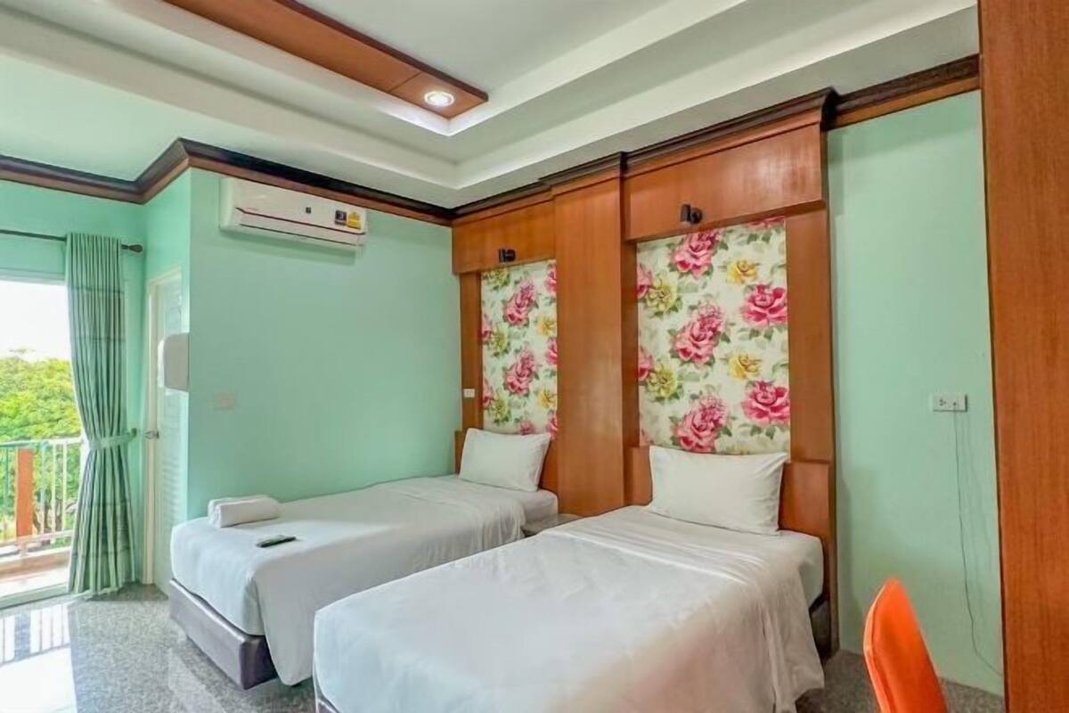 Desk, laptop workspace, free WiFi, bed sheets