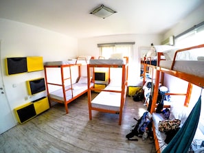 Dormitorio compartido básico, vistas a la montaña | Caja fuerte y wifi gratis