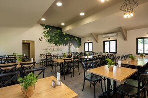 Päivittäinen buffetaamiainen (40 ILS per henkilö)
