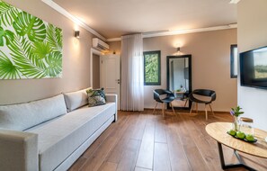 Mini Suite with Garden Access | Living room