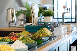 Daily buffet breakfast (ILS 40 per person)