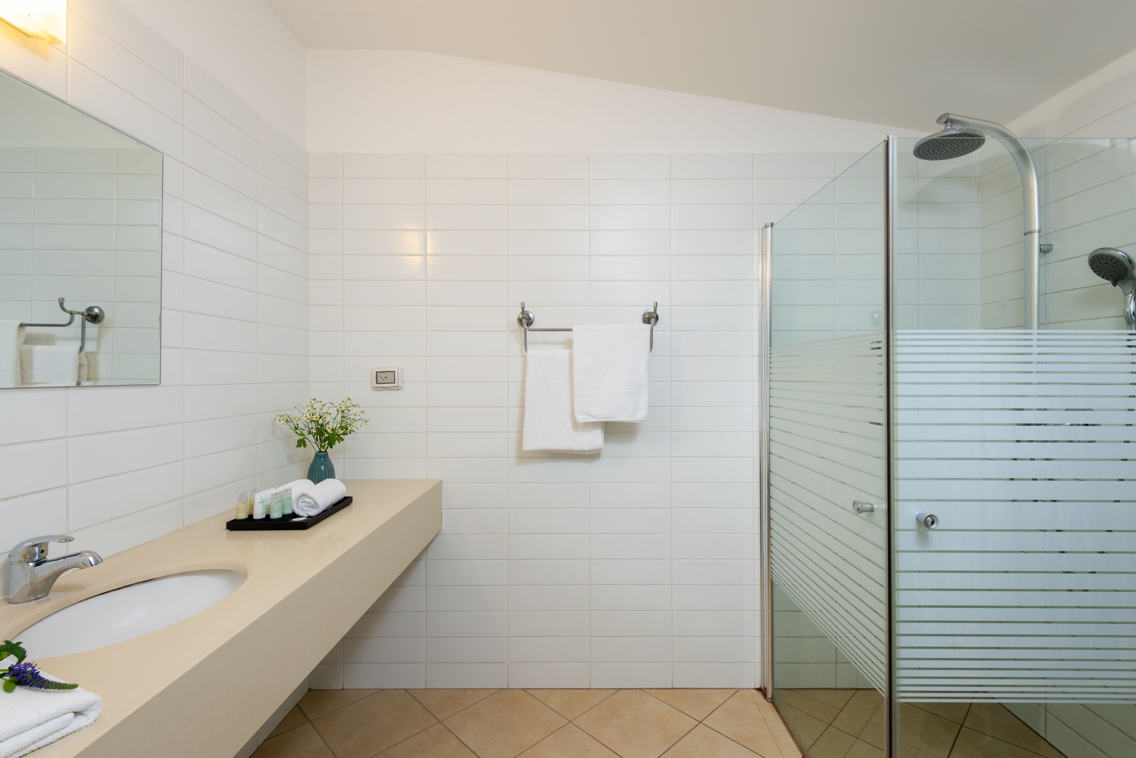 mini suite with garden access | bathroom