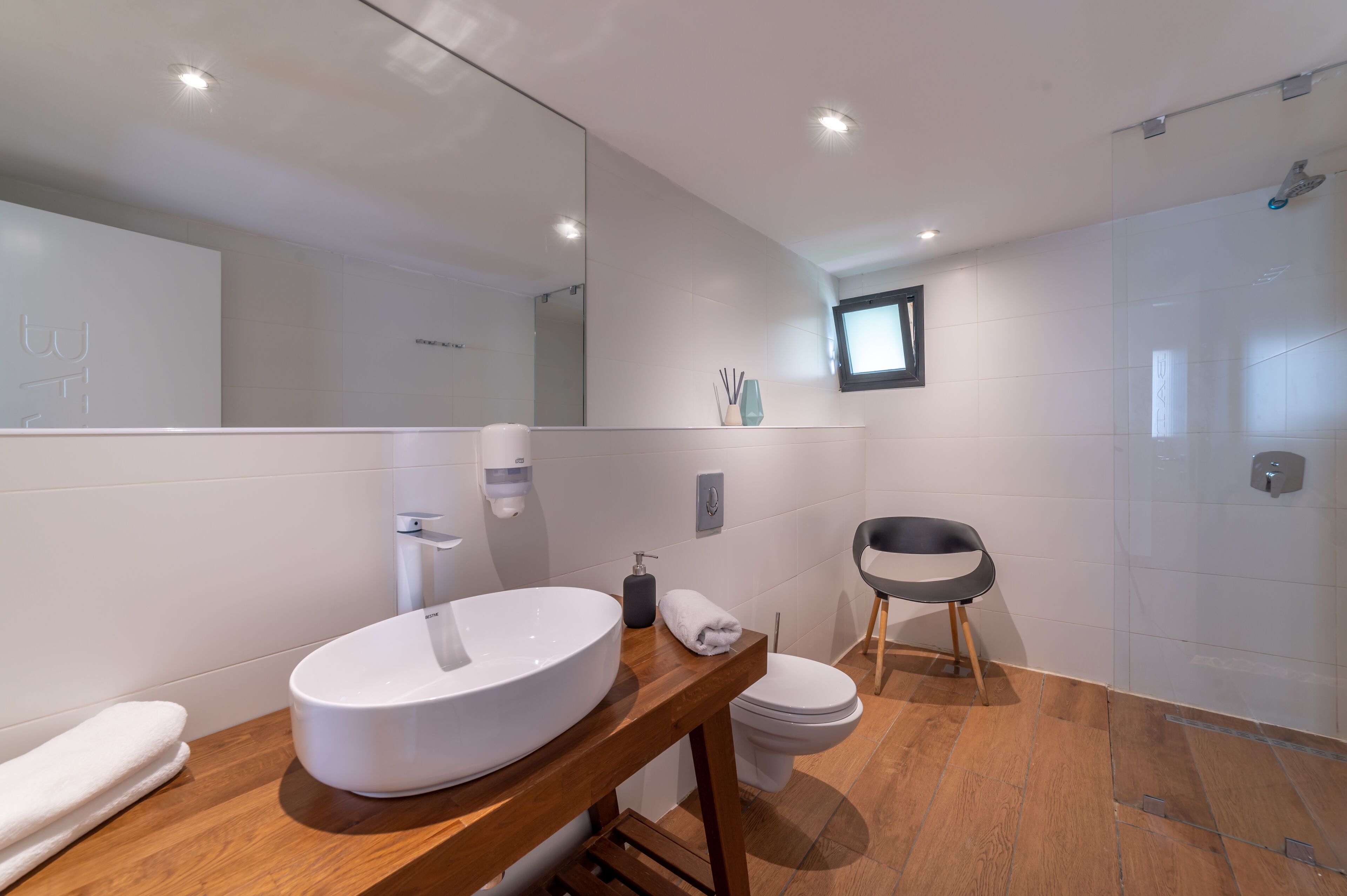 mini suite with garden access | bathroom