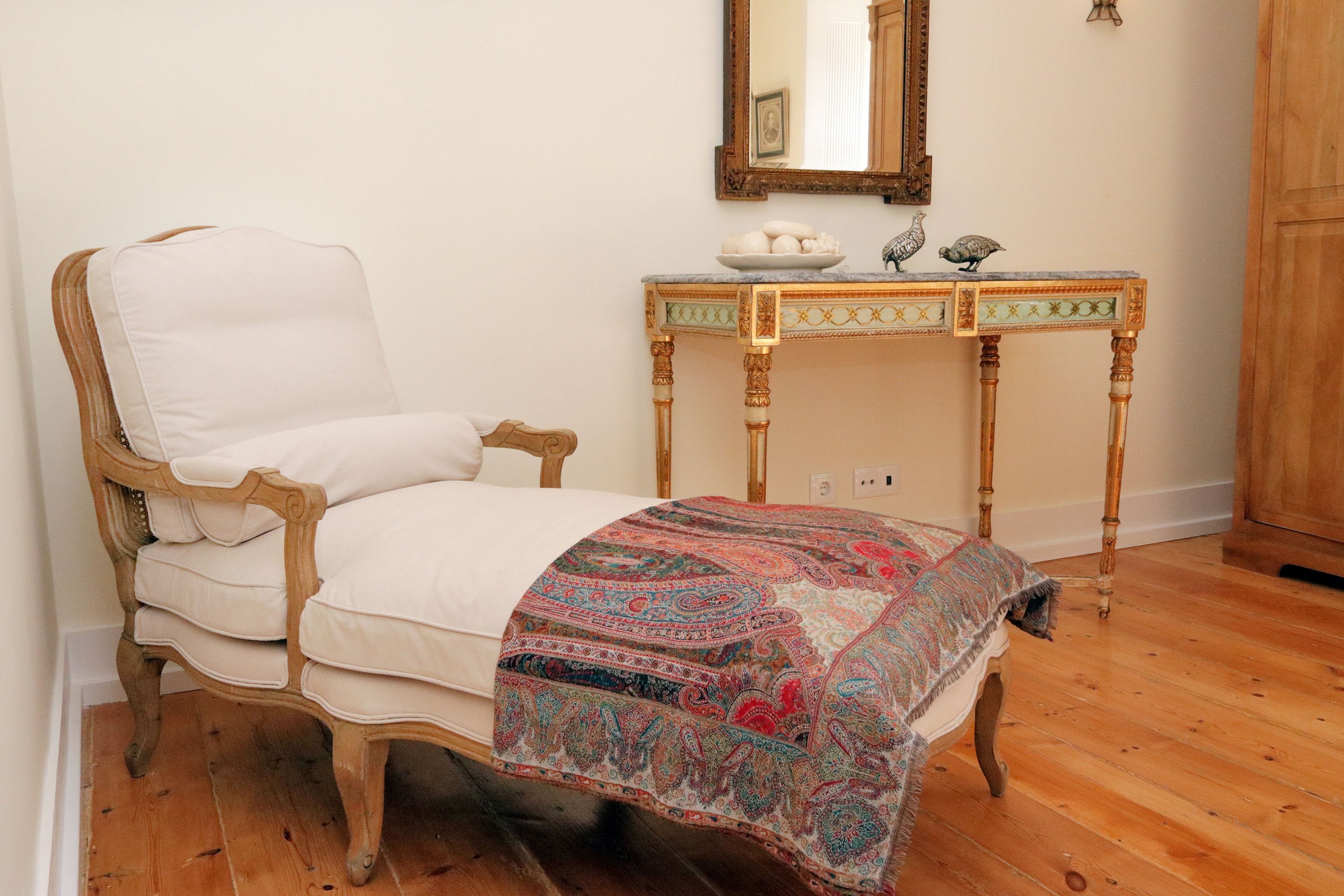 royal suite | living area