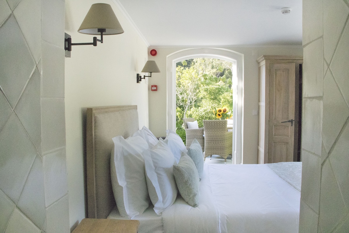 Double Room | 1 bedroom, minibar, in-room safe, desk