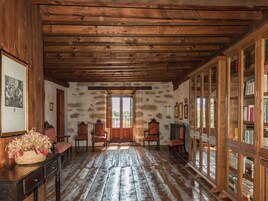 Double or Twin Room, Private Bathroom, Mountain View | Lounge