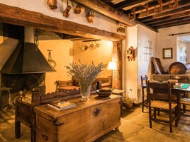 Double or Twin Room, Private Bathroom, Mountain View | Lounge