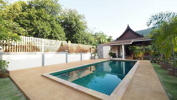 Kolam renang outdoor