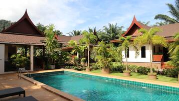 Kolam renang outdoor