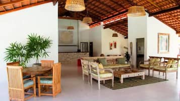 Quarto casal standard, 1 quarto, cozinha, no jardim | Sala de estar | TV