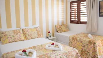 1 quarto, roupas de cama premium, frigobar, escrivaninha