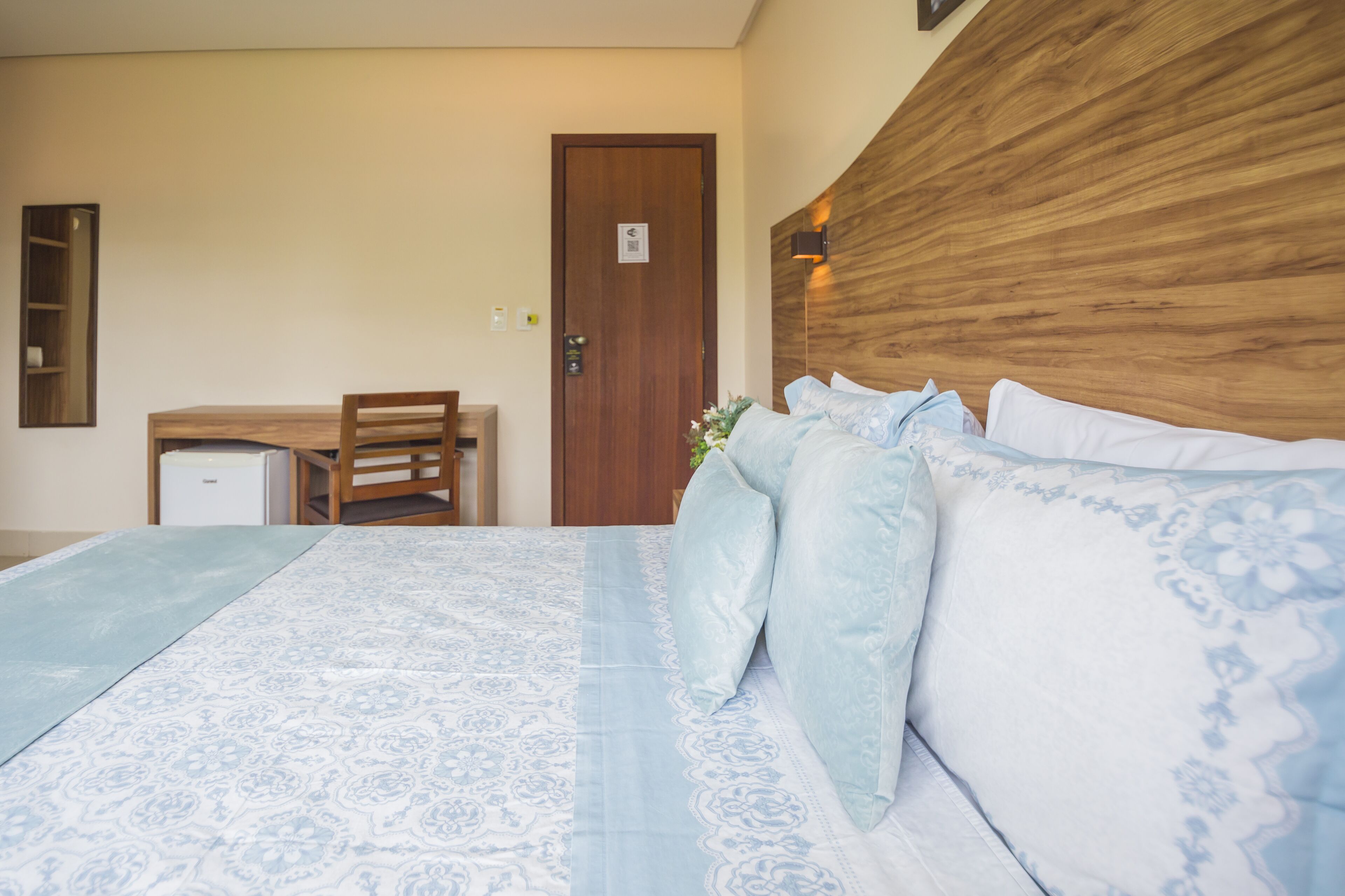 standard double or twin room | minibar, desk, laptop workspace, blackout curtains