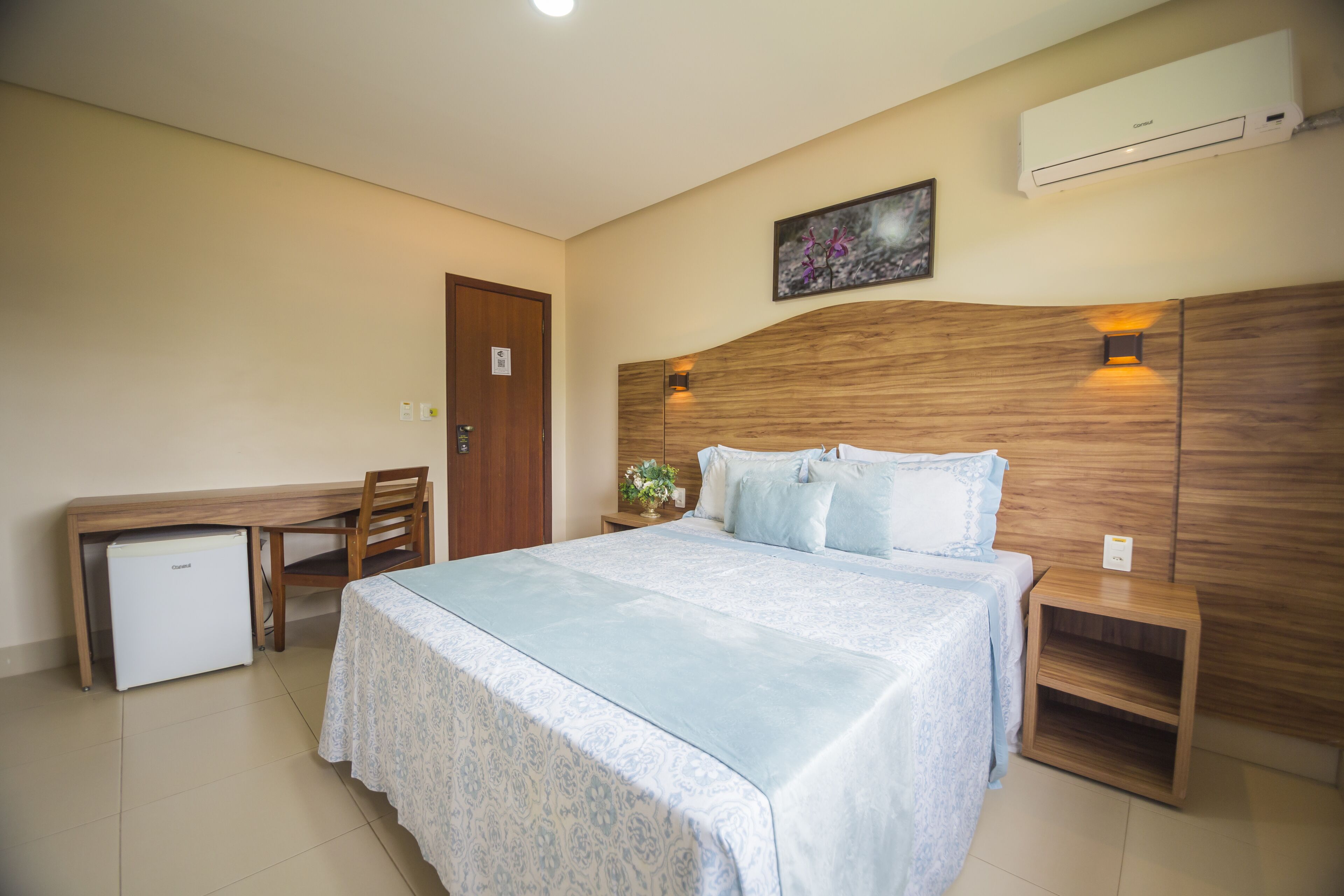 standard double or twin room | minibar, desk, laptop workspace, blackout curtains