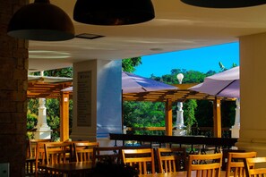 Serveert lunch en diner, Braziliaanse gerechten