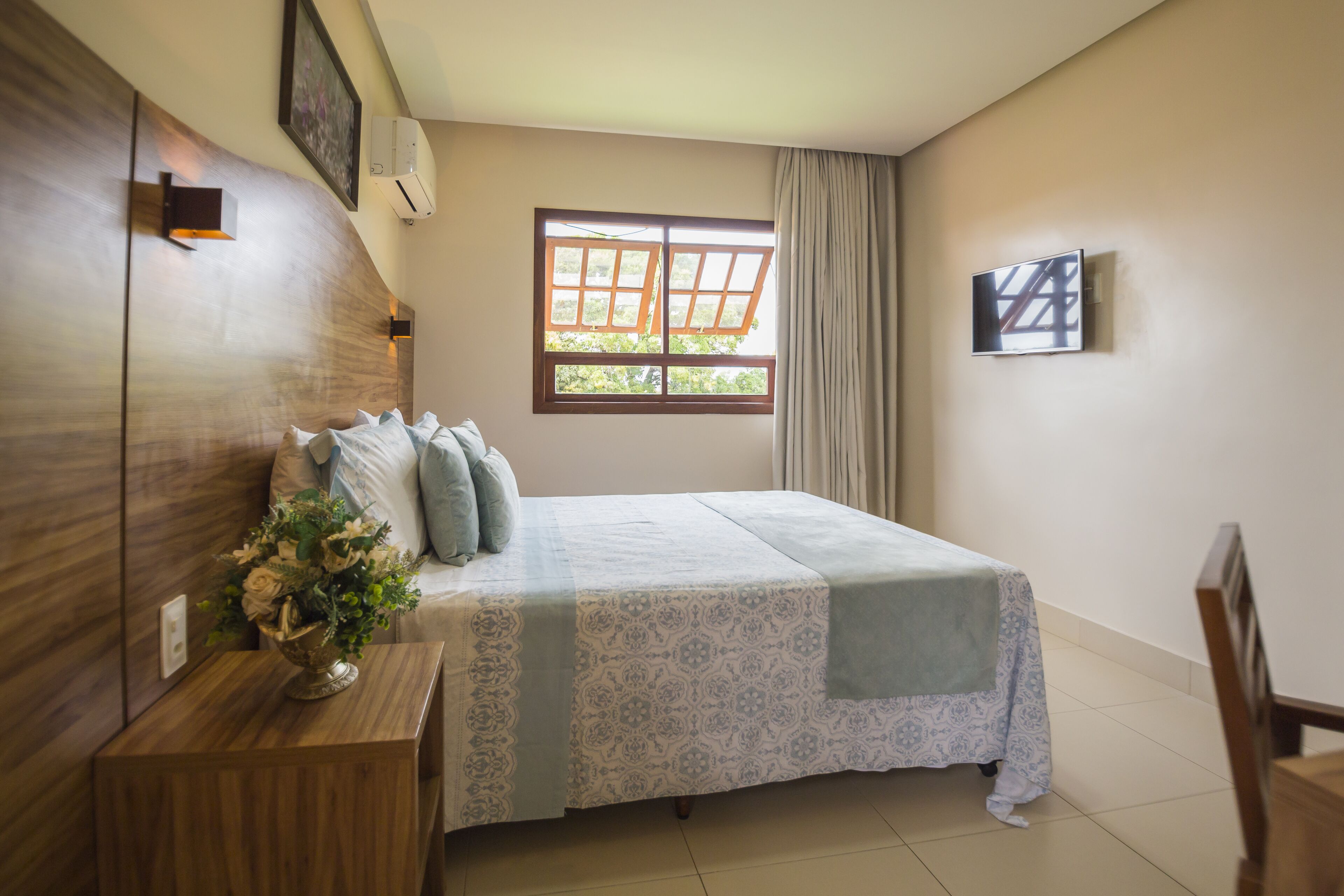 standard double or twin room | minibar, desk, laptop workspace, blackout curtains