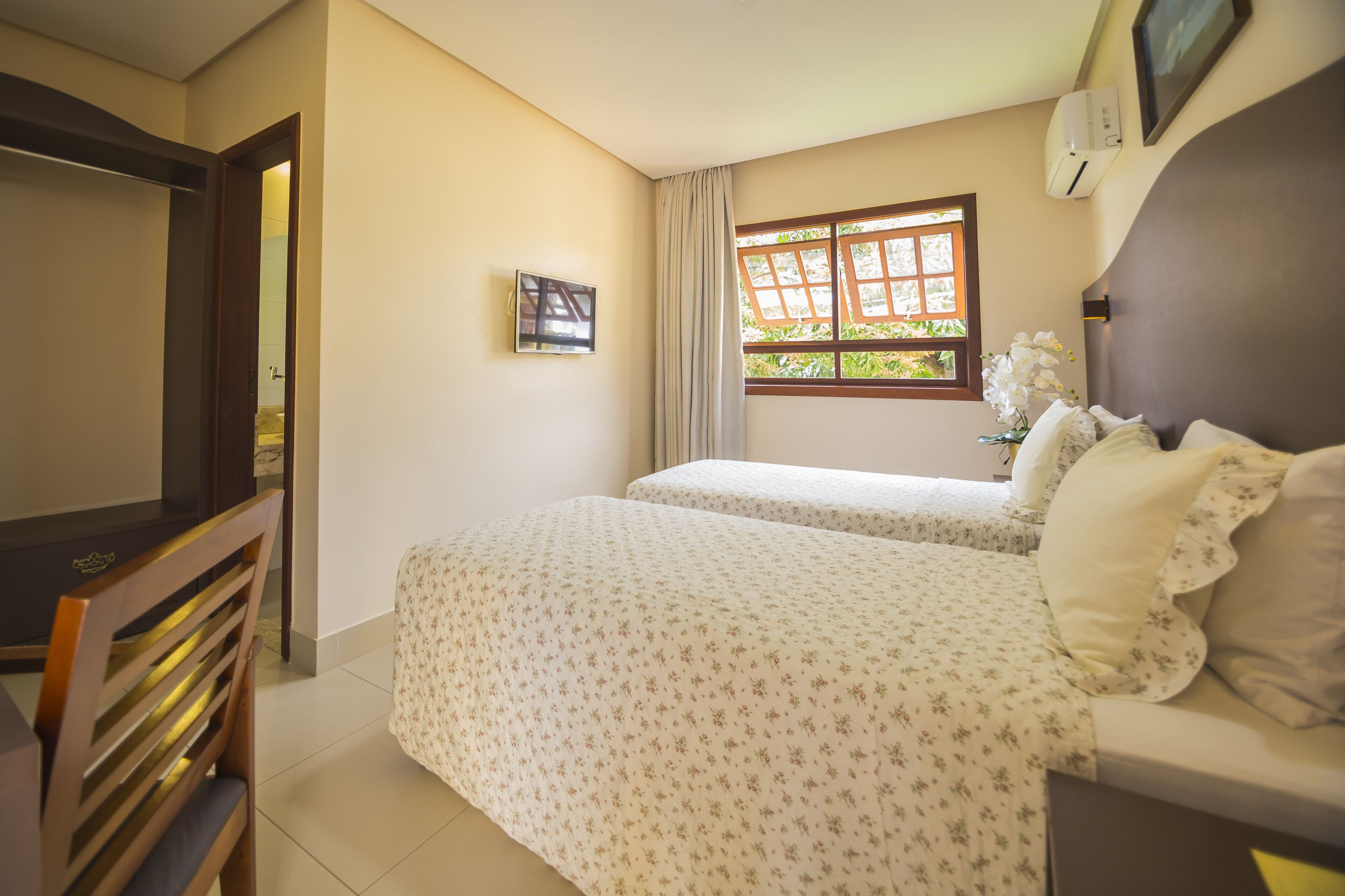 standard double or twin room | minibar, desk, laptop workspace, blackout curtains