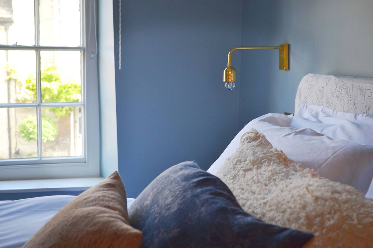 Deluxe Room, 1 King Bed (Room 1) | Egyptian cotton sheets, premium bedding, in-room safe