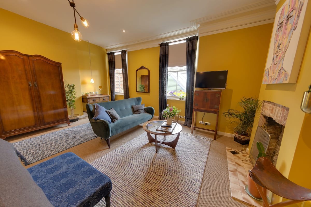 Deluxe Suite, 1 King Bed (Room 4) | Egyptian cotton sheets, premium bedding, in-room safe