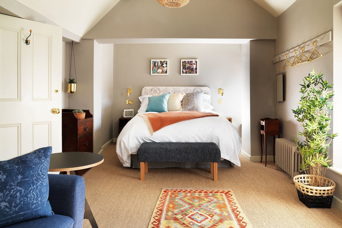 Deluxe Room, 1 King Bed (Room 3) | Egyptian cotton sheets, premium bedding, in-room safe