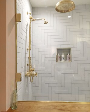 Deluxe Room, 1 King Bed (Room 1) | Bathroom shower - The Crown Inn (Woodstock)
