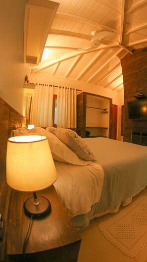 Romantic Double Room, 1 Queen Bed, Private Bathroom, Garden Area | Egyptian cotton sheets, premium bedding, pillowtop beds, minibar - Pousada Encanto da Bocaina (São José do Barreiro)